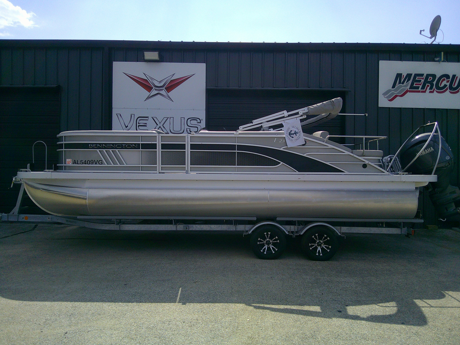 2025 Bennington 23 Lsb