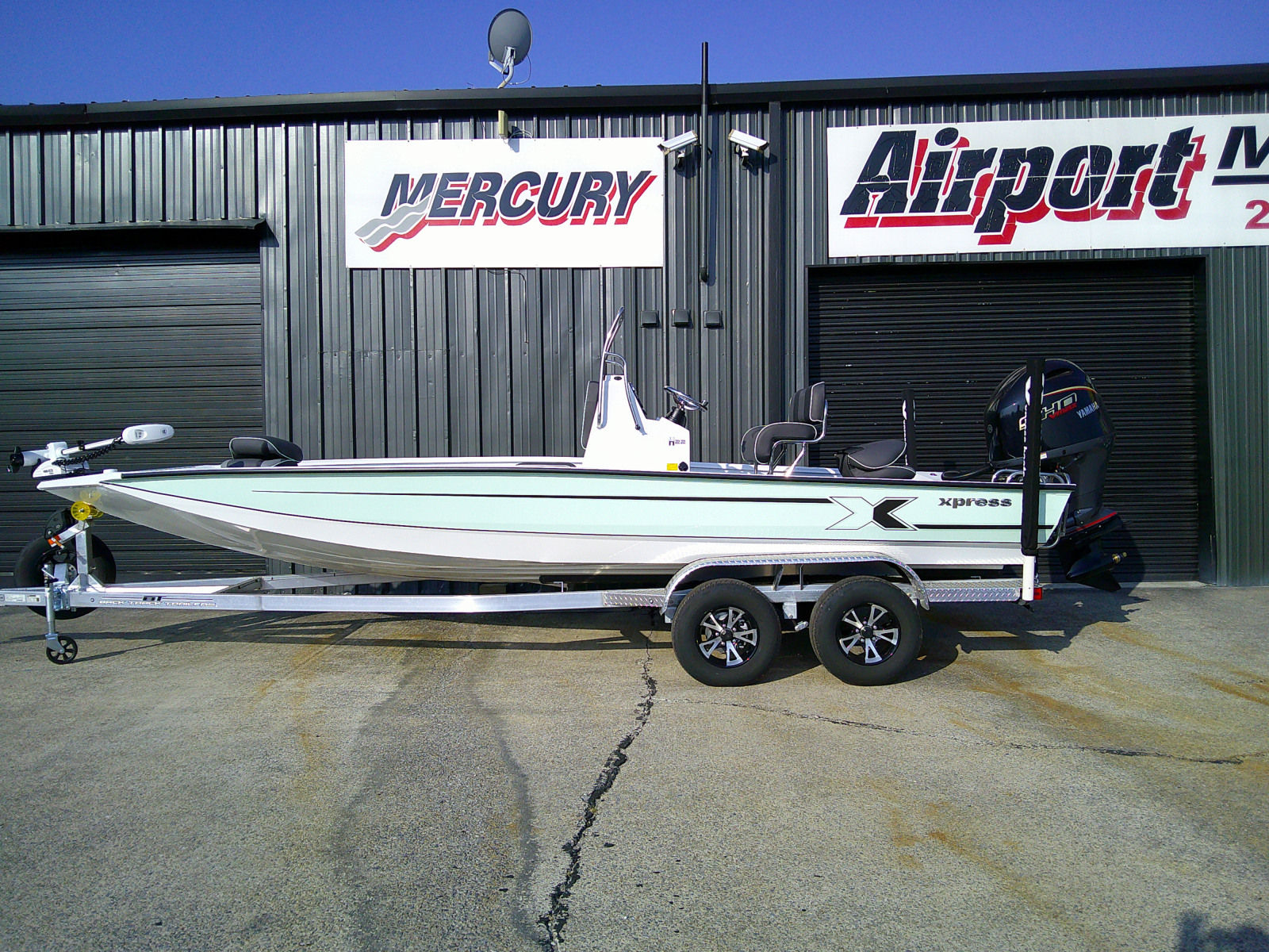 2027 Xpress H22 Bay