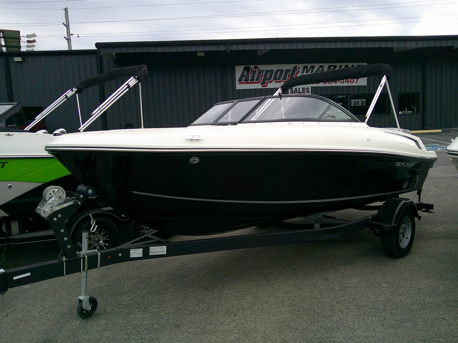 2025 Bayliner Vr4